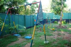 CCO-09-85-der-Spielplatz-am-Haus