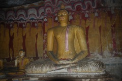 32-Buddhastatuen-in-Dambulla